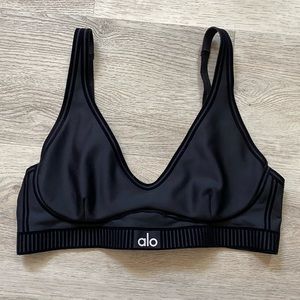 Alo Yoga Airlift Line up bra